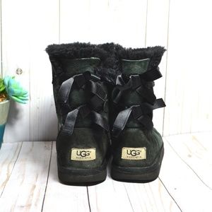 UGG Women’s 9 Bailey Bow II Classic Short Black